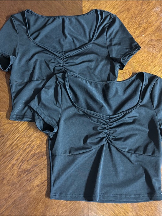 Tops - Women’s Ruched Front Crop Top - Black
